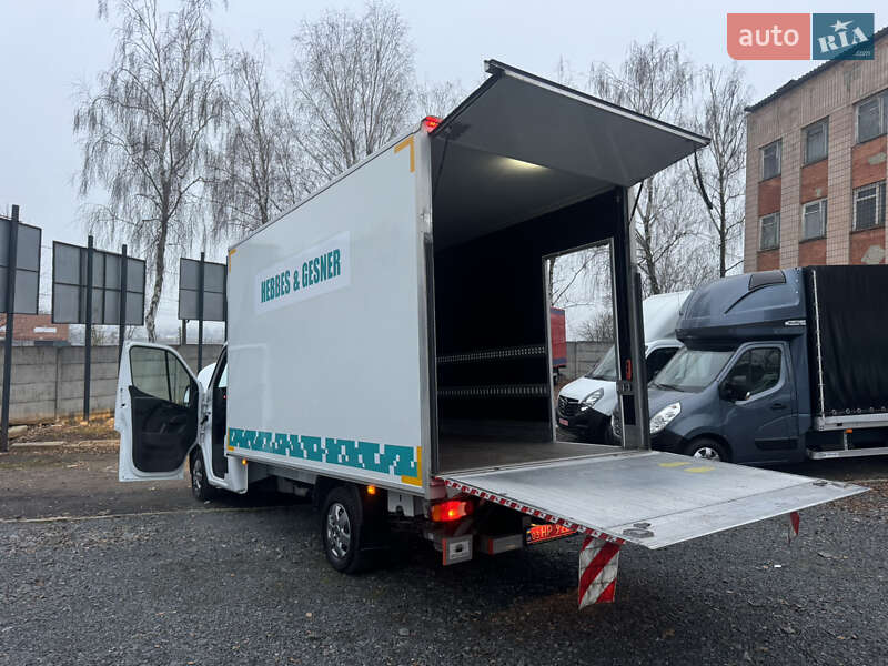 Вантажний фургон Renault Master 2022 в Рівному