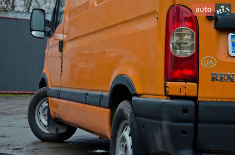 Вантажний фургон Renault Master 2006 в Сарнах
