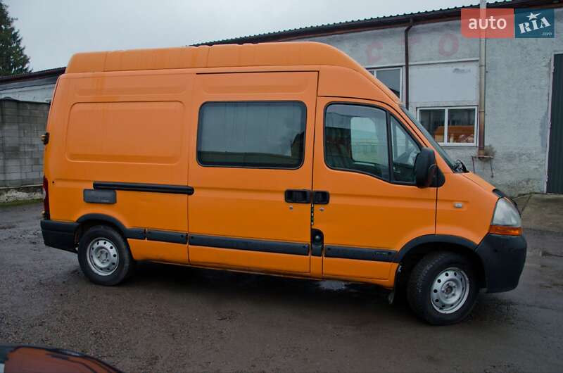 Вантажний фургон Renault Master 2006 в Сарнах