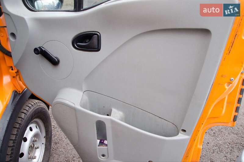 Вантажний фургон Renault Master 2006 в Сарнах