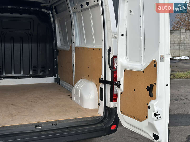 Вантажний фургон Renault Master 2020 в Долині