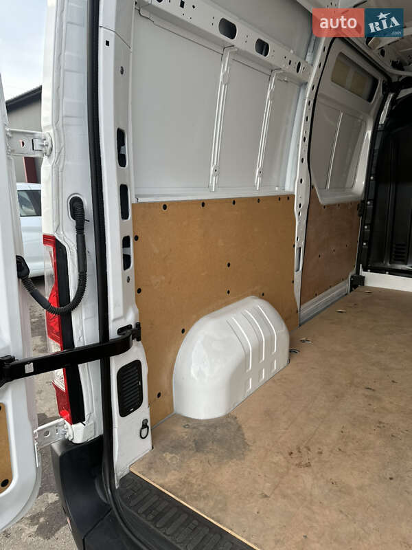 Вантажний фургон Renault Master 2020 в Долині
