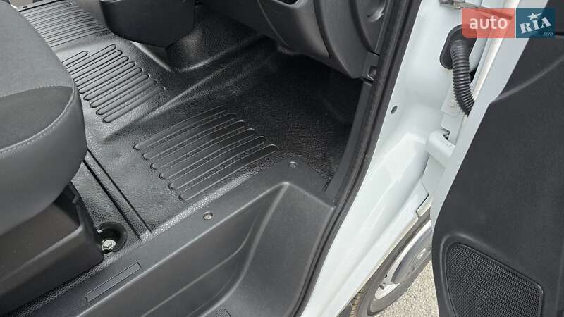 Вантажний фургон Renault Master 2018 в Житомирі