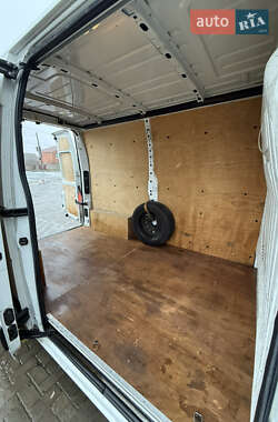 Вантажний фургон Renault Master 2012 в Могилів-Подільському