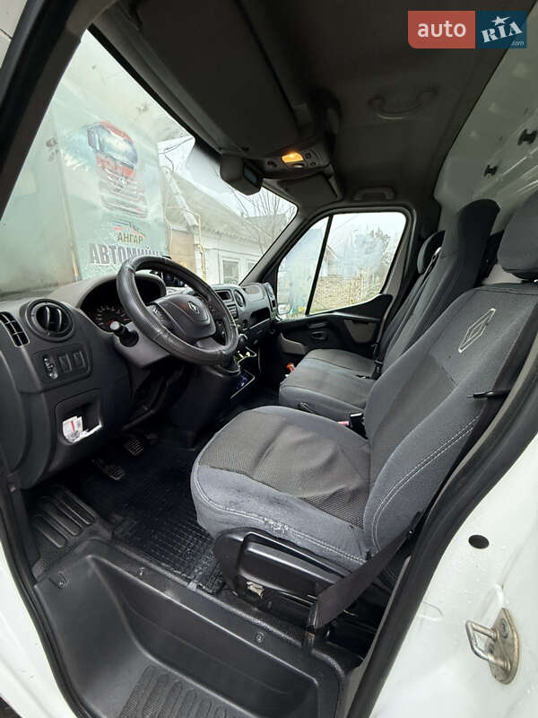 Вантажний фургон Renault Master 2012 в Могилів-Подільському
