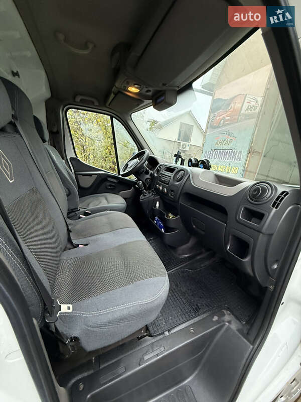 Вантажний фургон Renault Master 2012 в Могилів-Подільському