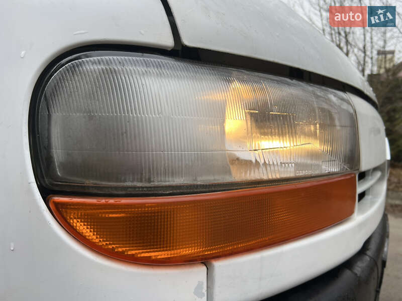 Вантажний фургон Renault Master 2002 в Рівному