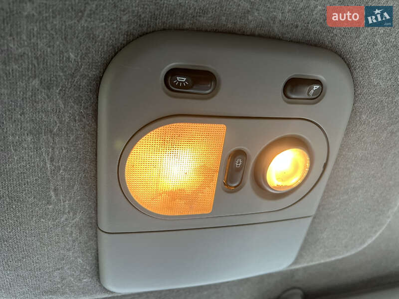 Вантажний фургон Renault Master 2002 в Рівному