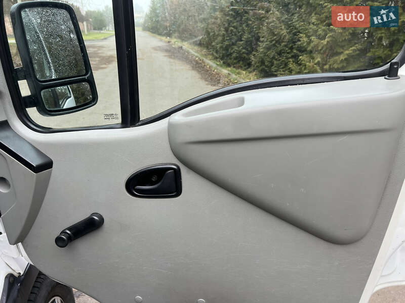 Вантажний фургон Renault Master 2002 в Рівному