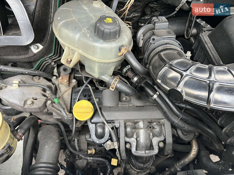 Вантажний фургон Renault Master 2002 в Рівному