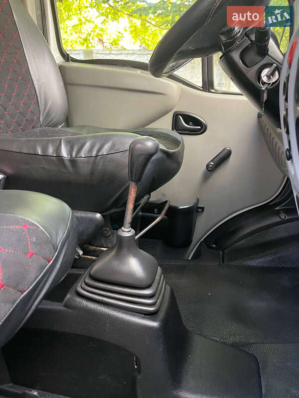 Вантажний фургон Renault Master 2002 в Рівному