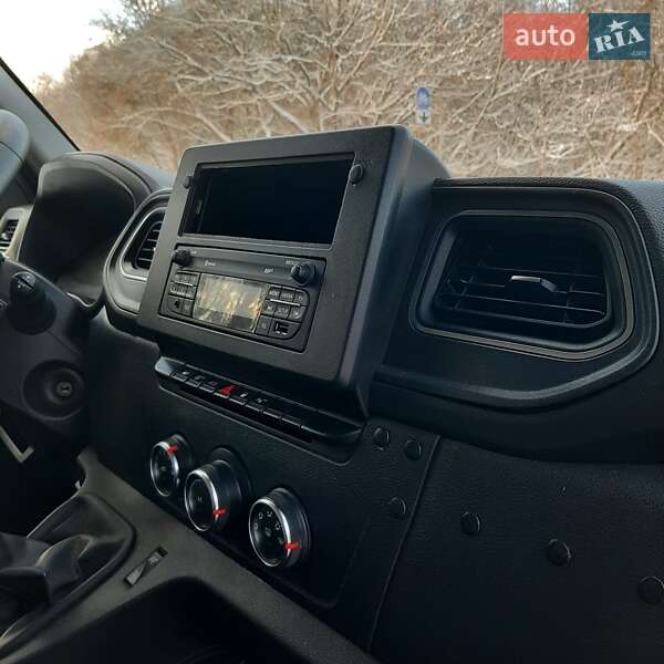 Вантажний фургон Renault Master 2022 в Полтаві