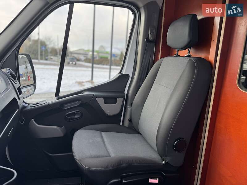 Грузовой фургон Renault Master 2017 в Дубно