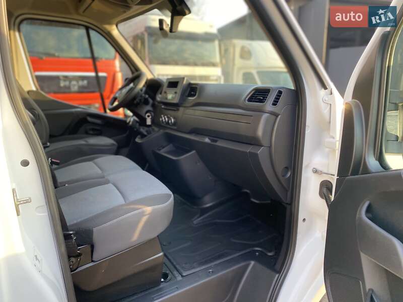 Грузовой фургон Renault Master 2021 в Хусте