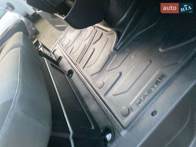 Грузовой фургон Renault Master 2018 в Хусте