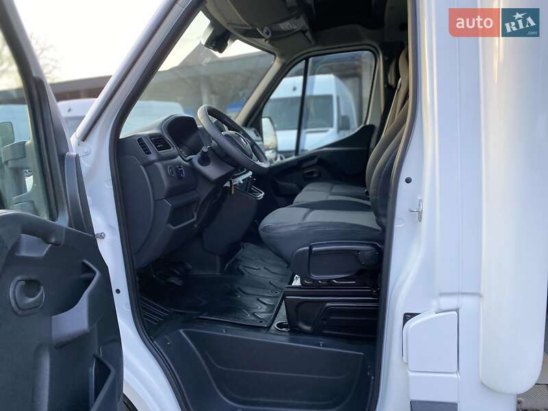 Тентованый Renault Master 2022 в Хусте
