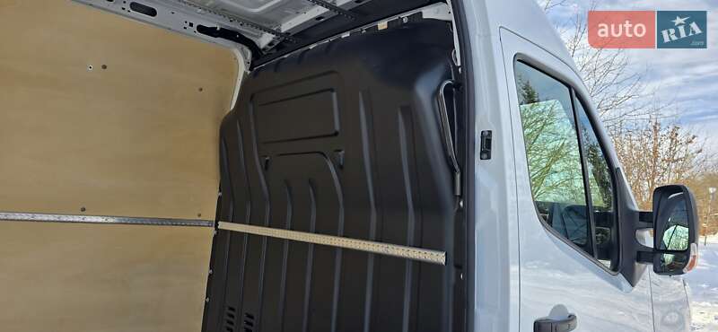 Вантажний фургон Renault Master 2022 в Житомирі