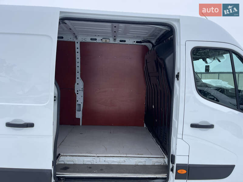Вантажний фургон Renault Master 2017 в Дубні