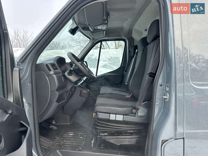 Вантажний фургон Renault Master 2022 в Рівному