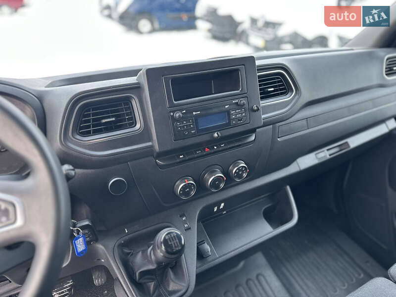 Вантажний фургон Renault Master 2022 в Рівному