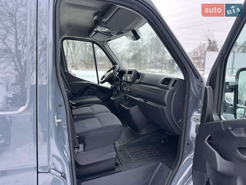 Вантажний фургон Renault Master 2022 в Рівному