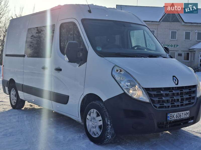 Вантажний фургон Renault Master 2012 в Рівному