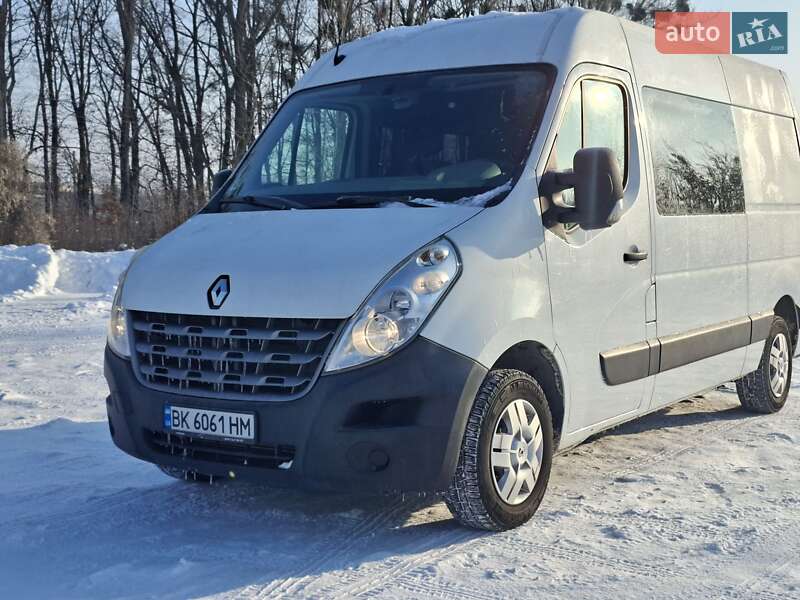Вантажний фургон Renault Master 2012 в Рівному