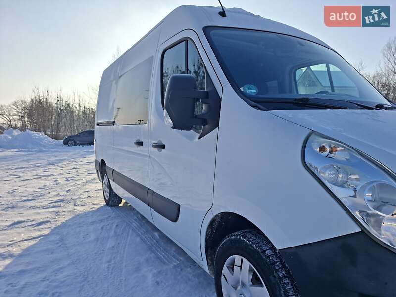 Вантажний фургон Renault Master 2012 в Рівному