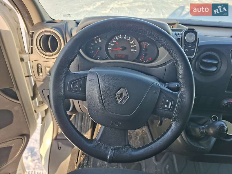 Вантажний фургон Renault Master 2012 в Рівному