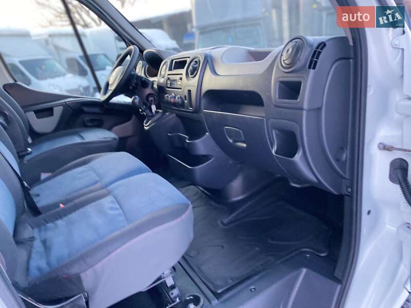 Грузовой фургон Renault Master 2018 в Хусте