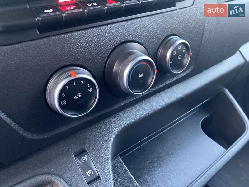 Грузовой фургон Renault Master 2021 в Хусте