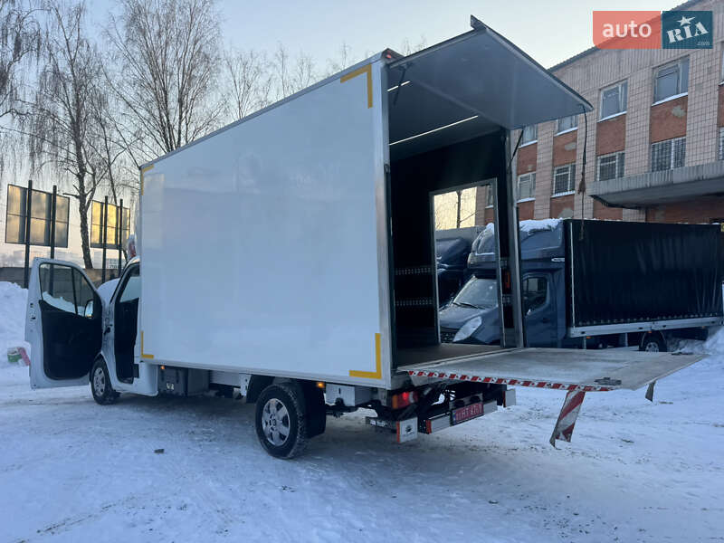 Вантажний фургон Renault Master 2022 в Рівному