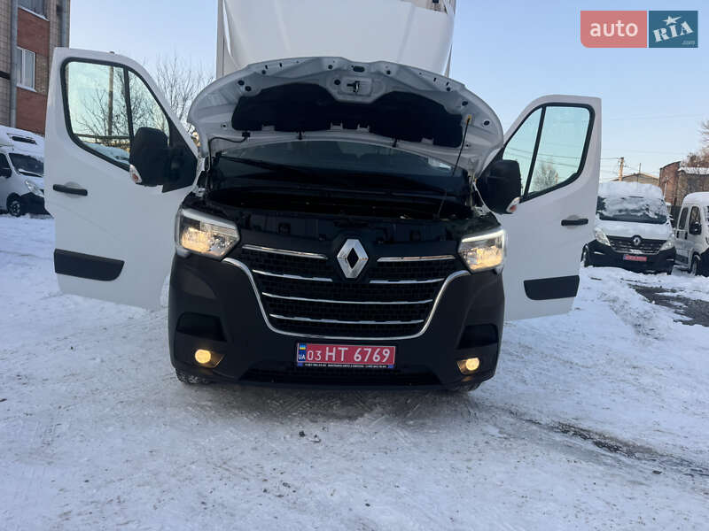 Вантажний фургон Renault Master 2022 в Рівному