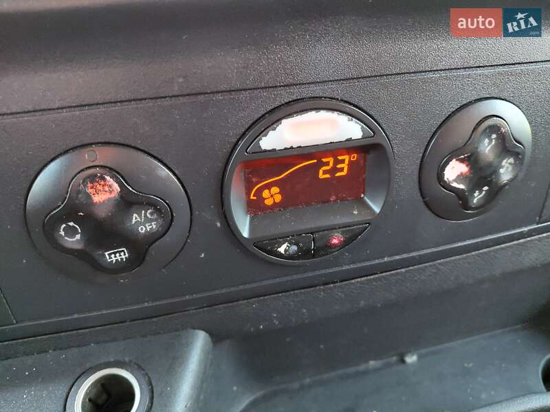 Вантажний фургон Renault Master 2017 в Івано-Франківську