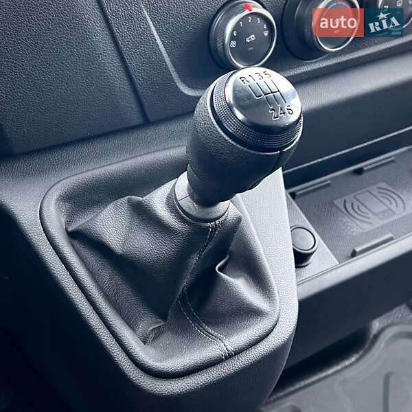 Вантажопасажирський фургон Renault Master 2023 в Києві
