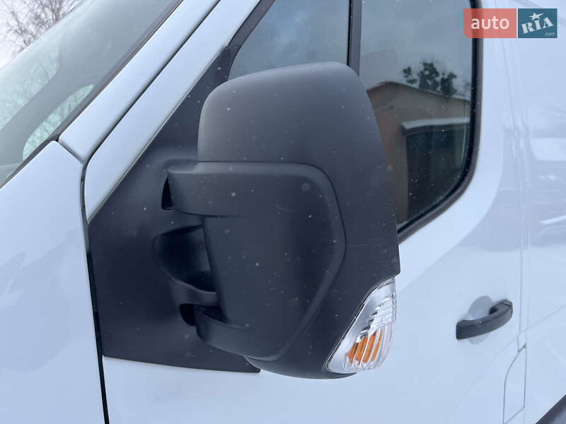 Вантажний фургон Renault Master 2016 в Дубні