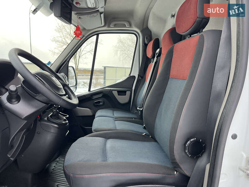 Вантажний фургон Renault Master 2016 в Дубні