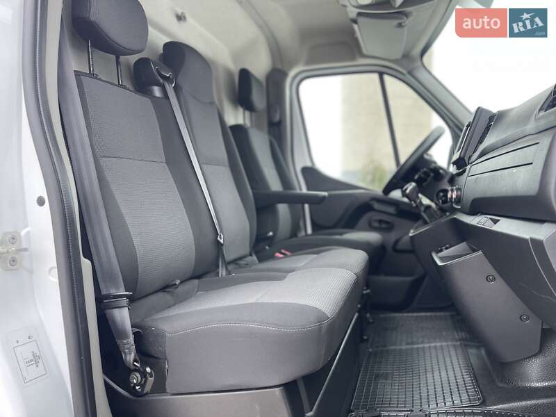 Вантажний фургон Renault Master 2020 в Дубні