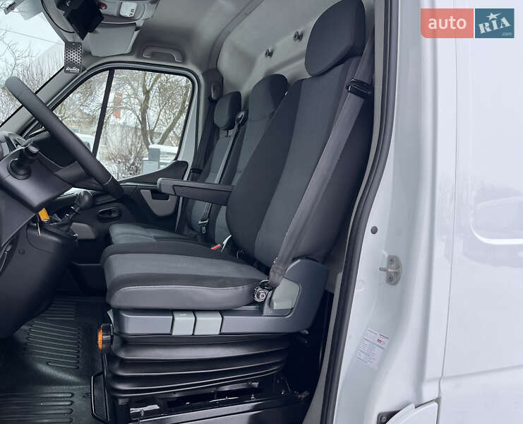 Вантажний фургон Renault Master 2017 в Дубні