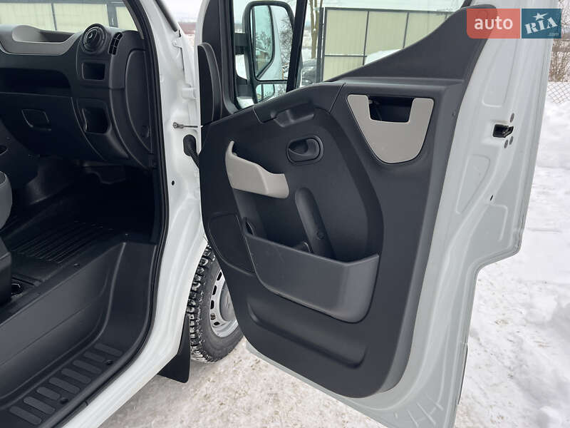 Вантажний фургон Renault Master 2017 в Дубні