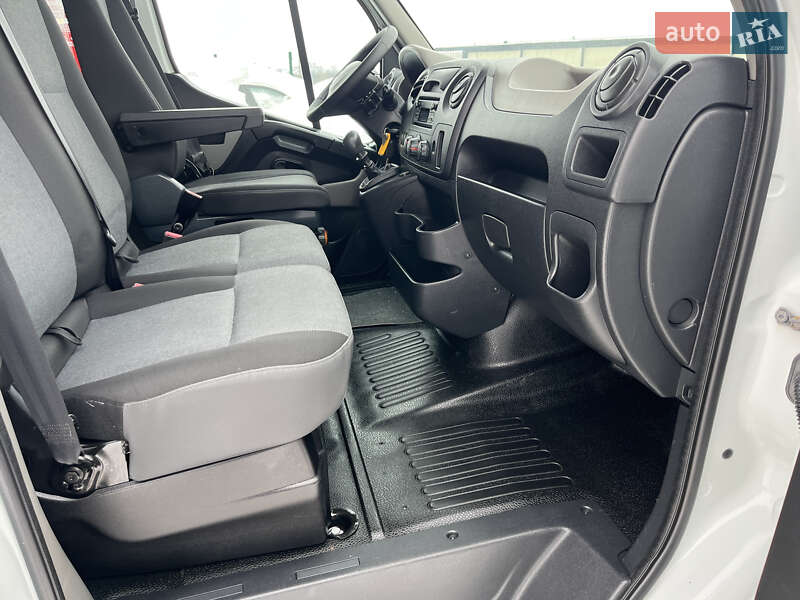 Вантажний фургон Renault Master 2017 в Дубні