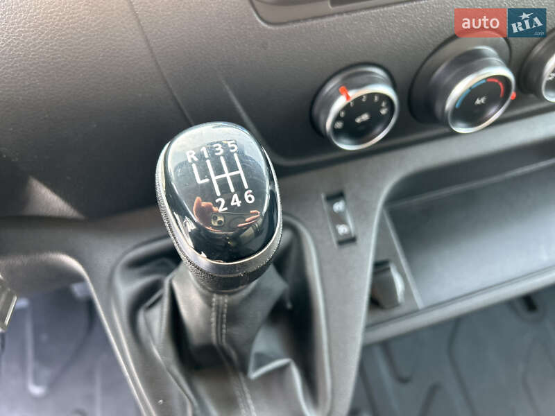 Вантажний фургон Renault Master 2021 в Хусті