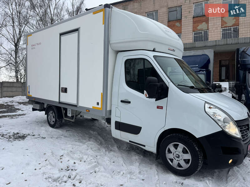 Вантажний фургон Renault Master 2017 в Рівному
