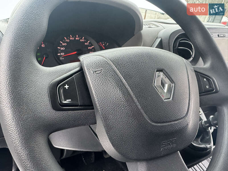 Вантажний фургон Renault Master 2017 в Рівному