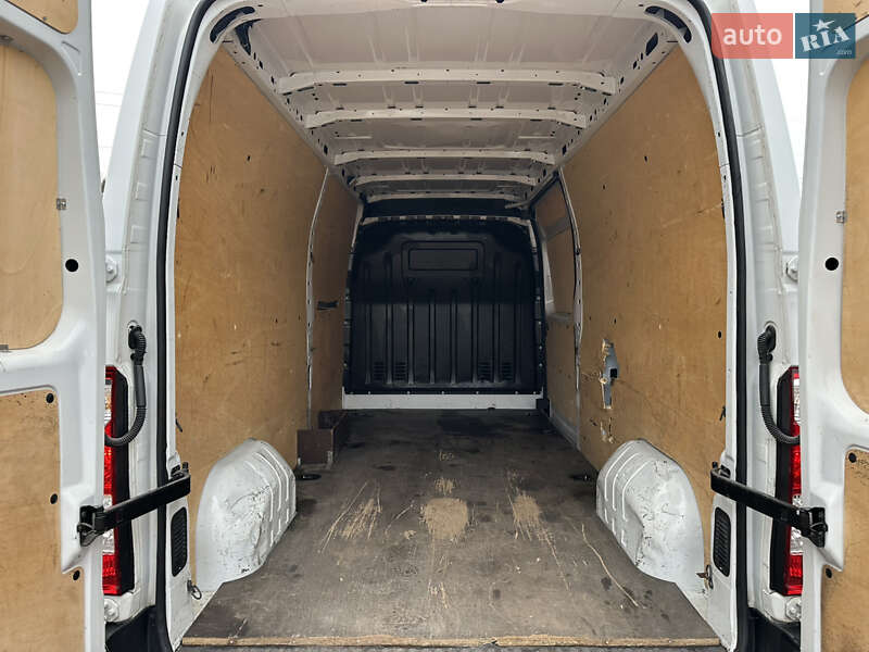 Вантажний фургон Renault Master 2019 в Рівному