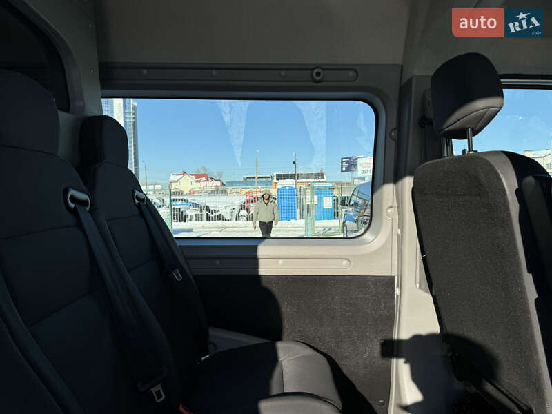 Вантажопасажирський фургон Renault Master 2017 в Києві