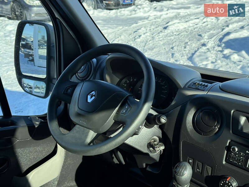 Вантажопасажирський фургон Renault Master 2017 в Києві