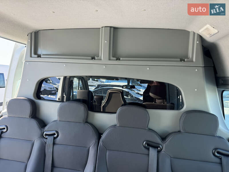 Вантажопасажирський фургон Renault Master 2017 в Києві