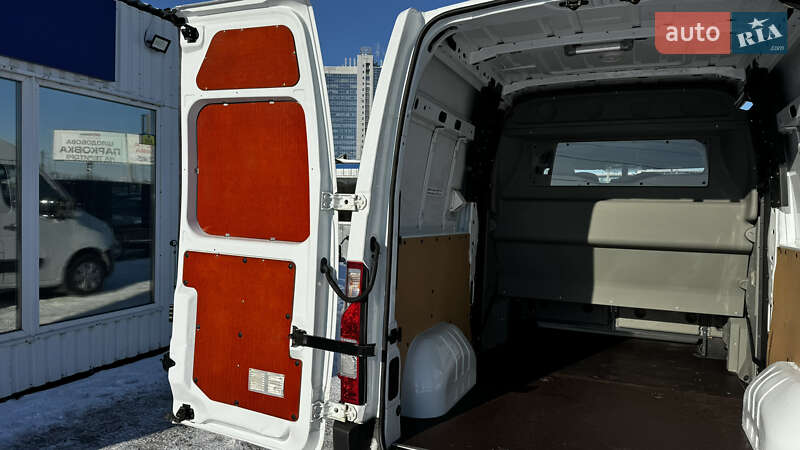 Вантажопасажирський фургон Renault Master 2017 в Києві
