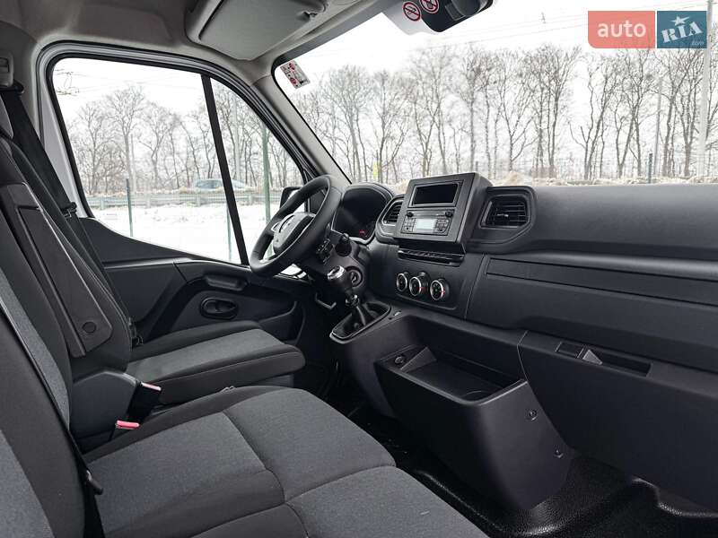 Вантажний фургон Renault Master 2021 в Рівному